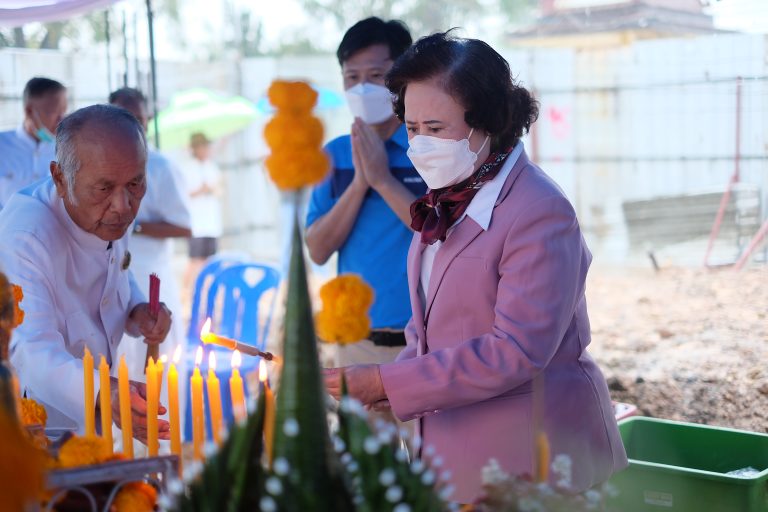 พิธียกเสาเอกเสาโทตึกสุนีย์ ตริยางกูรศรี